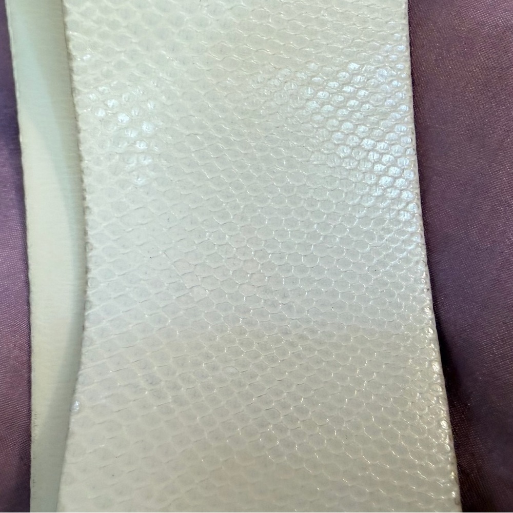 Judith Leiber White snakeskin Belt with Ornate Gold Sculpted Buckle - Picture 4 of 6